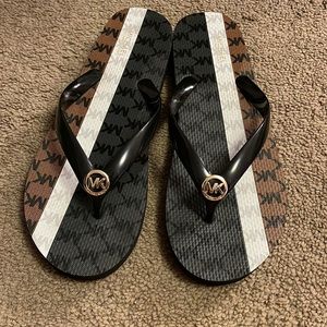 Michael kors flip flops